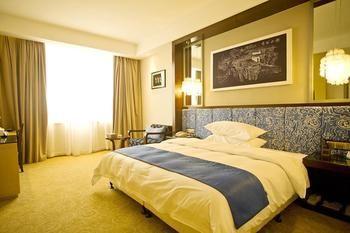 Miaozu Buyi Hotel Fenghuang County Exterior photo