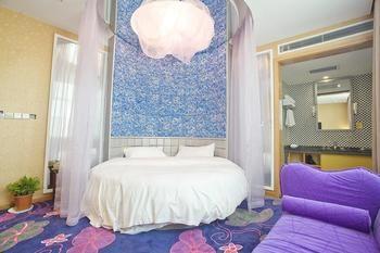 Miaozu Buyi Hotel Fenghuang County Exterior photo