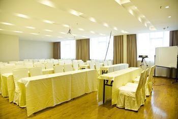 Miaozu Buyi Hotel Fenghuang County Exterior photo