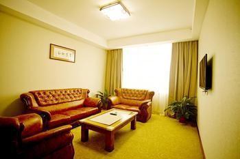 Miaozu Buyi Hotel Fenghuang County Exterior photo