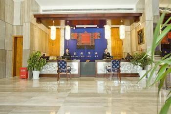 Miaozu Buyi Hotel Fenghuang County Exterior photo